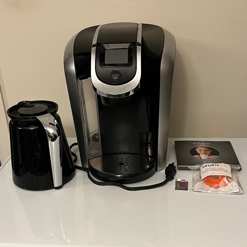 Keurig Coffee Machine Set with Carafe, Single-Serve Options, Manual, Accessories